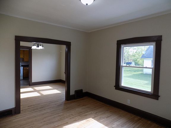 2nd image of 806 W Indianola Ave