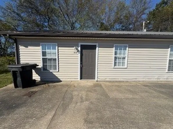 915 Gabby Ln, Oak Grove, KY 42262