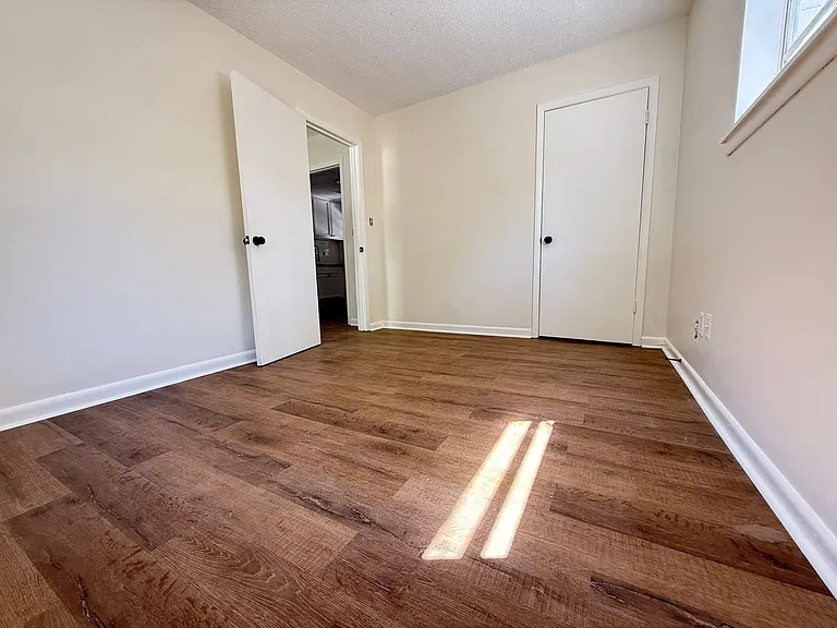 1556 Gibson St — Photo 8