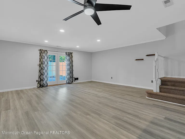 4 Lisa Ct — Photo 2
