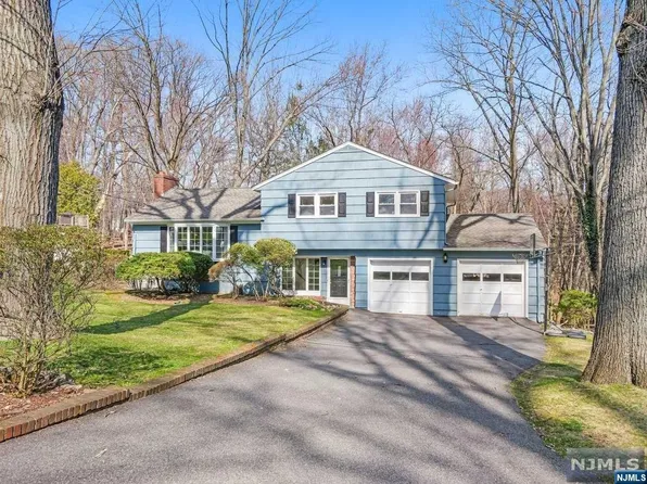27 Highland Rd, Montvale, NJ 07645