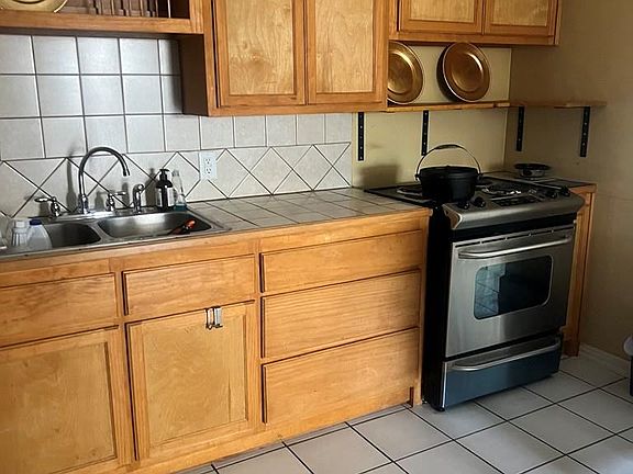 5th image of 313 E Flynn Ave