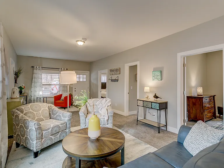 439 N Walnut St — Photo 35