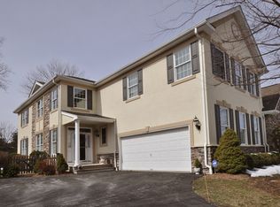 12 Young Ct, Chester, NJ 07930
