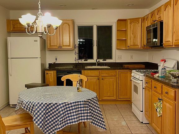 2nd image of 656 Day Ave APT B