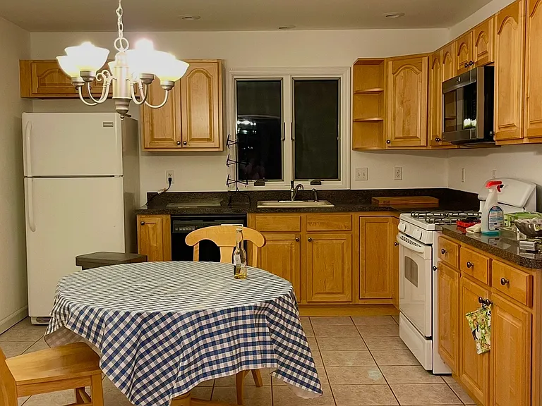 656 Day Ave #B — Photo 2