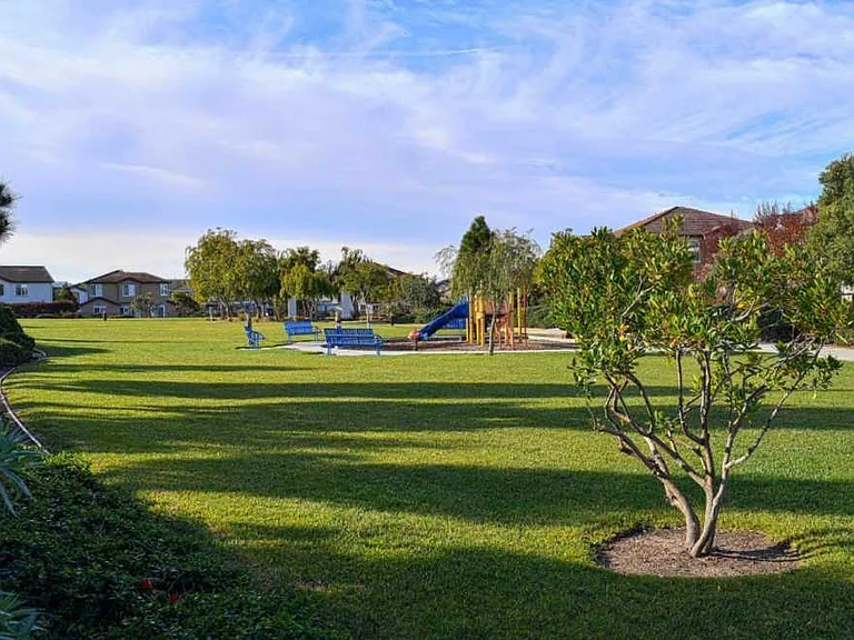 5005 Beach Wood Dr — Photo 29