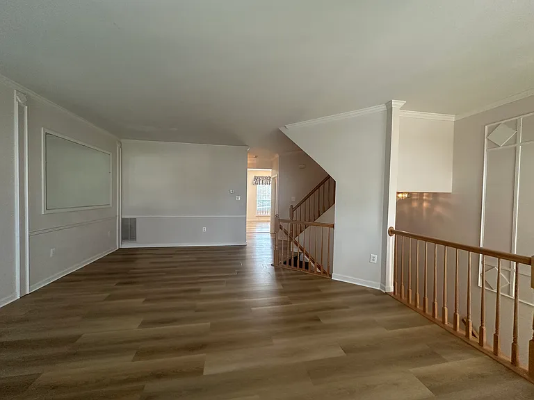 8359 Regal Oak Ct — Photo 6