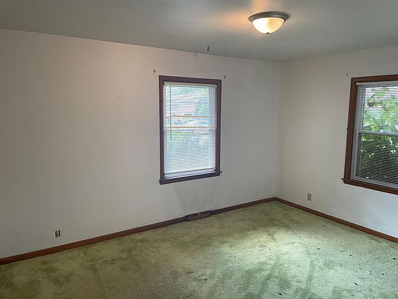 5th image of 2328 E Delaware St