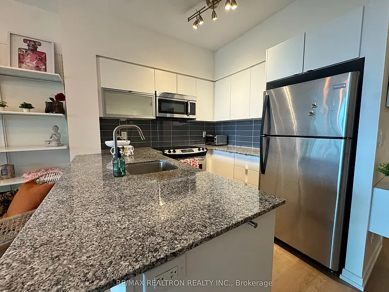 150 E Liberty St #407 — Photo 6