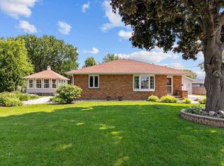 1083 Lakeshore Dr, Menasha, WI 54952