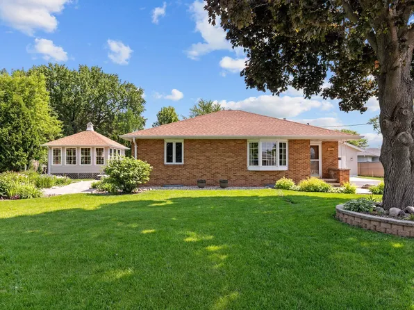 1083 Lakeshore Dr, Menasha, WI 54952