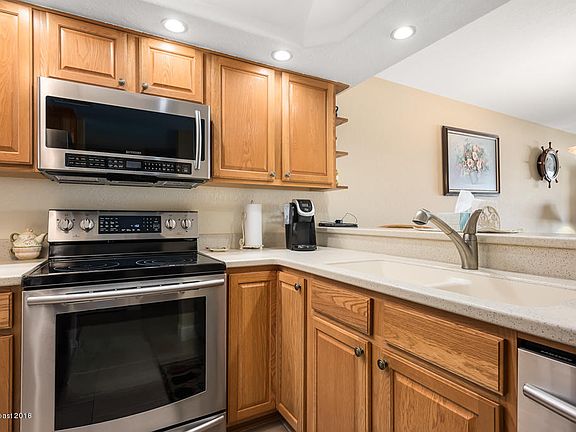 4th image of 555 Jackson Ave APT 304