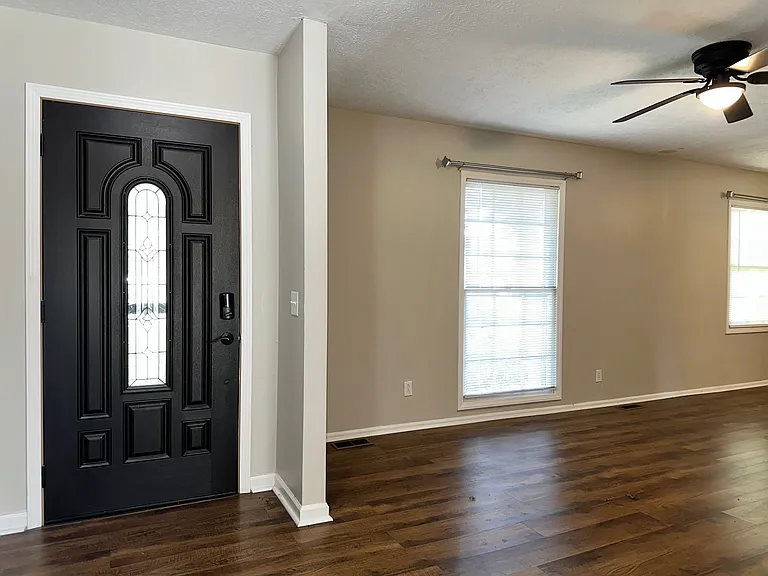 2527 Kingston Dr — Photo 4