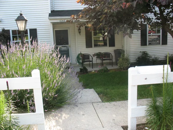 1048 W Foxcroft Dr, Camp Hill, PA 17011