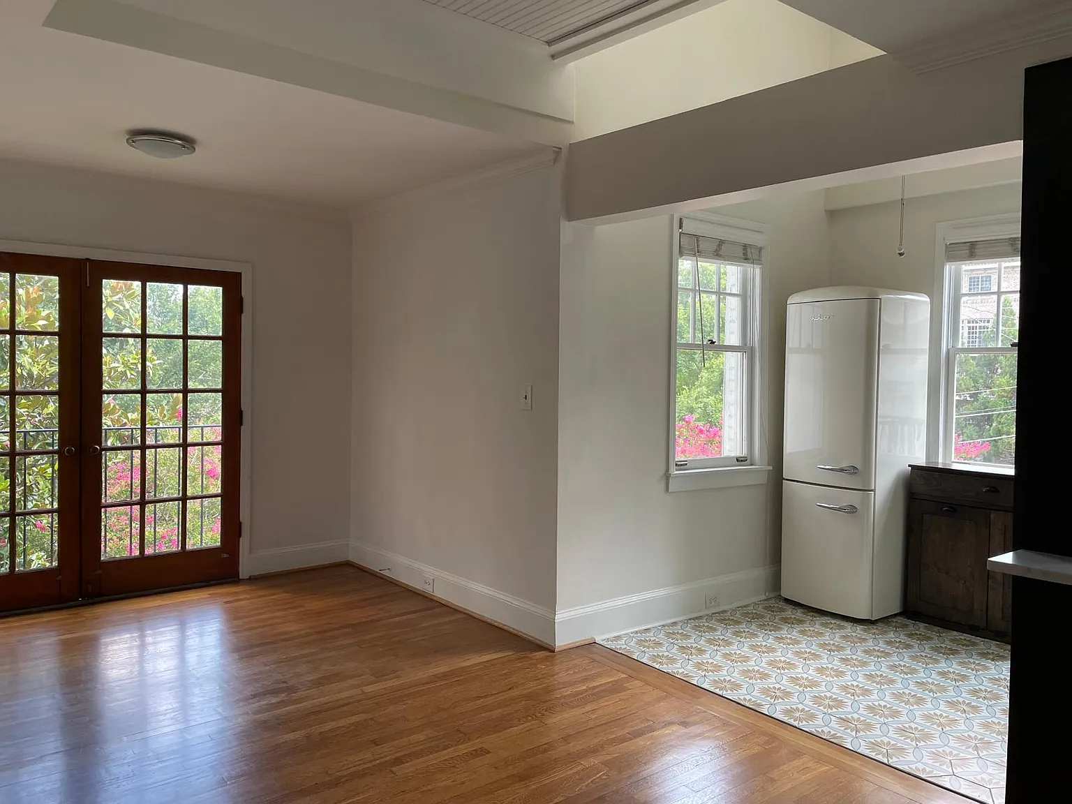 2 bed, 1072 sqft, $2,700 — Photo 2