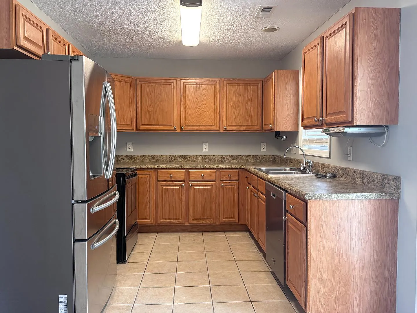 115 Dover Ct E — Photo 2