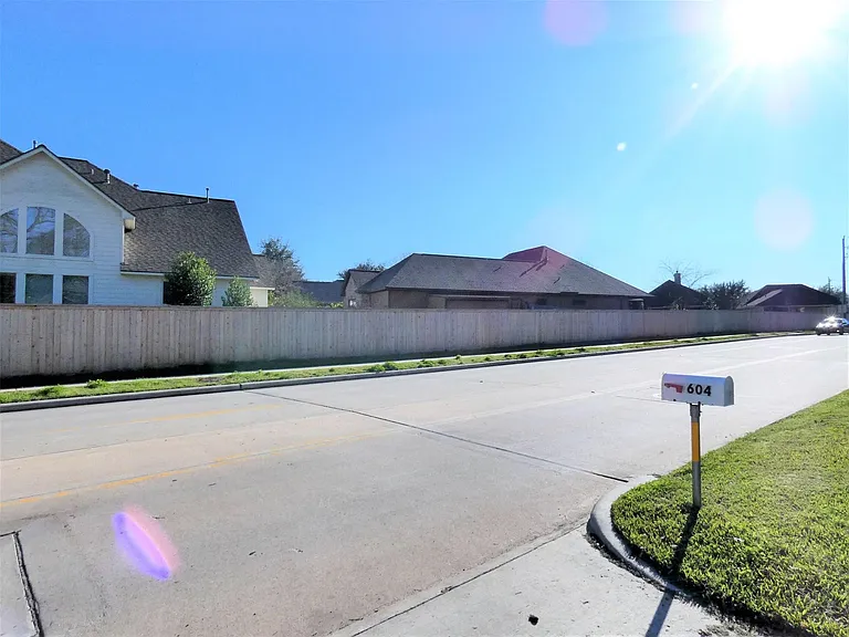 604 Golfview Dr — Photo 40