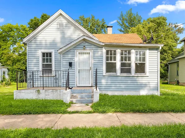 1104 N Garfield Ave, Peoria, IL 61606