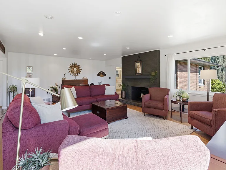 Spacious living room