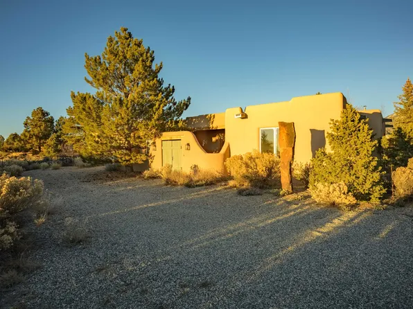 12 Tecolote Rd, Taos, NM 87529