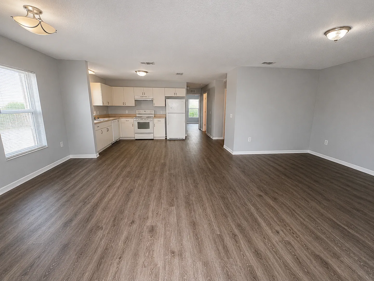 Spacious 2BR/1BA Duplex with Vaulted Ceilings & Bonus Space! — Photo 3