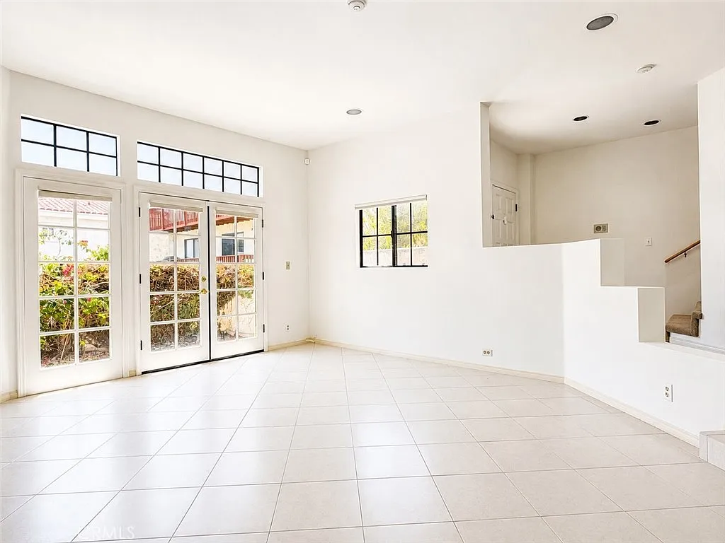 3 bed, 2.5 bath, 2105 sqft, $4,950 — Photo 4