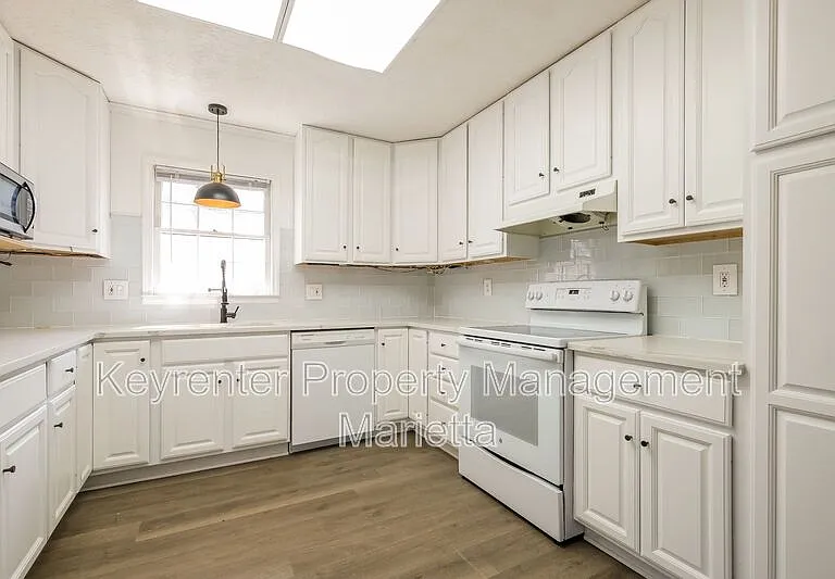 480 Debra Dr — Photo 10