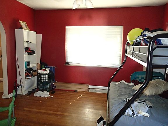 5th image of 7433 Clovernook Ave
