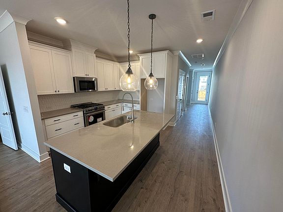 3rd image of 151 Pocket Bend Cir