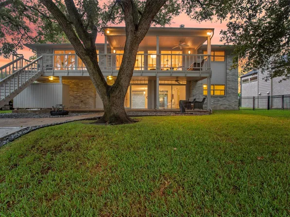 67 Harbor Ln, Kemah, TX 77565