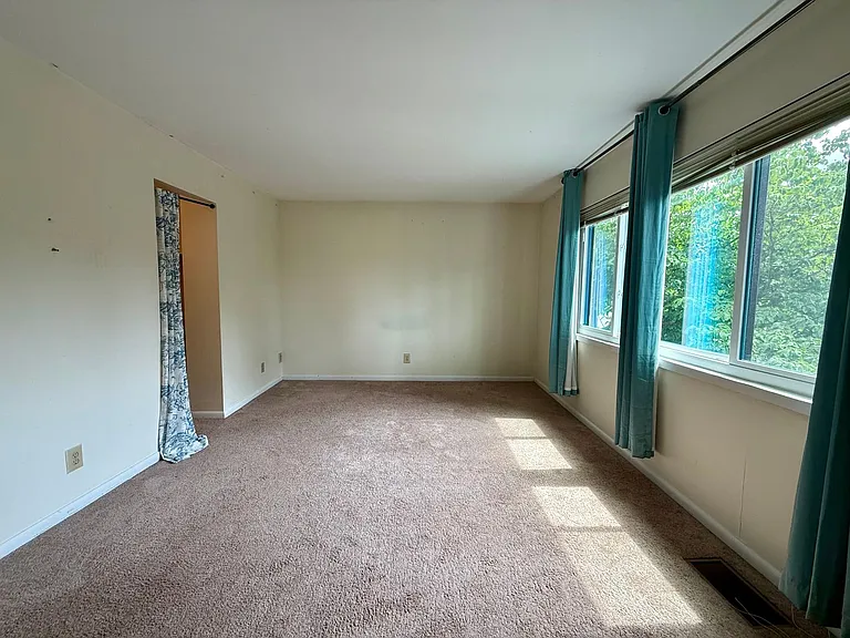 319 Harvest Dr — Photo 21