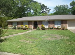 1162 Greenbriar St, Jackson, MS 39211