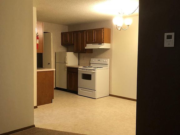 Looking into the kitchen & dining room from the living room.