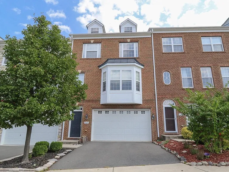 20933 Houseman Ter — Photo 1