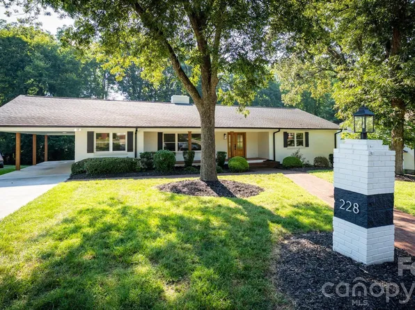 228 Cedar St, Mooresville, NC 28115