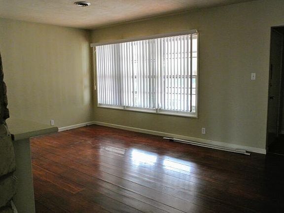 3rd image of 536 Borel Ave