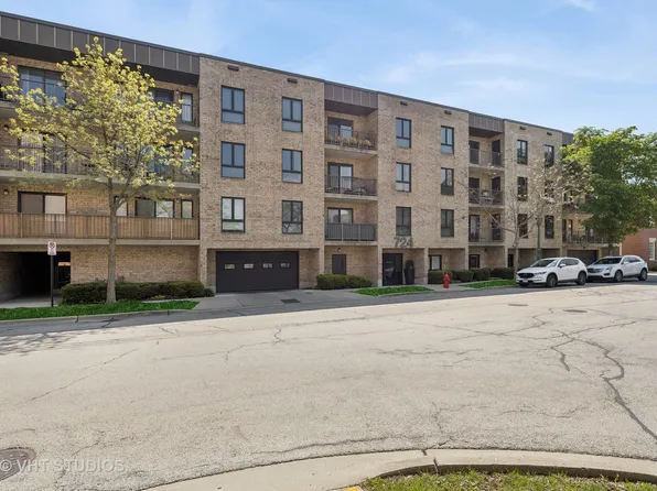 724 12th St APT 212, Wilmette, IL 60091