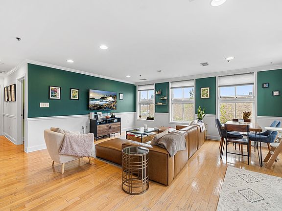 3rd image of 812 Grand St APT 424