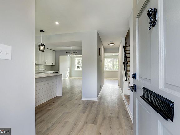 2nd image of 10463 Courthouse Dr