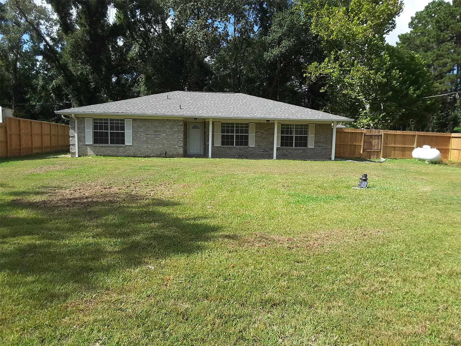 3 bed, 2.0 bath, 1749 sqft, $1,800 — Photo 2
