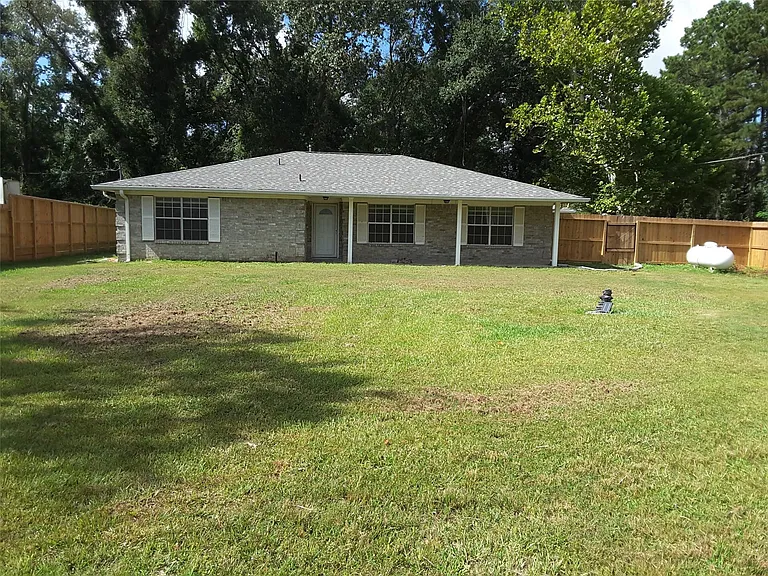 18521 Railroad Ave — Photo 2
