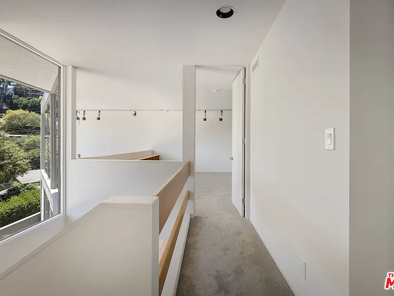 3035 Windsor Ave — Photo 33