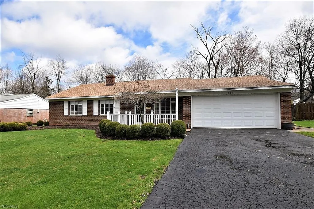 753 Esther Rd photo 1
