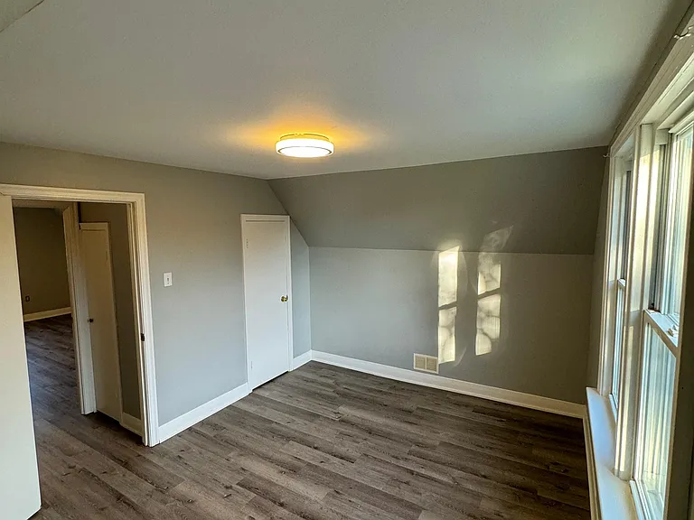 83 Park Ave — Photo 17