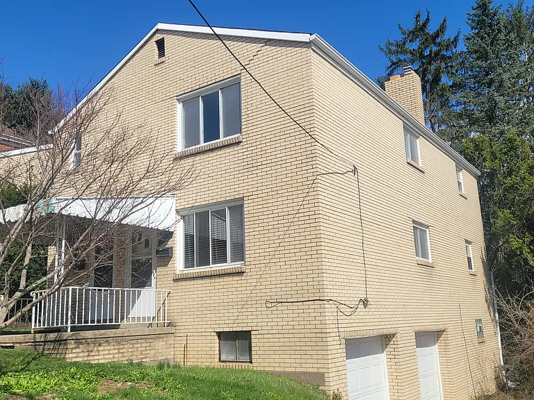 1427-1429 Fallowfield Ave #1427 — Photo 9