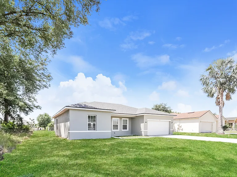 708 Martin Ln — Photo 2