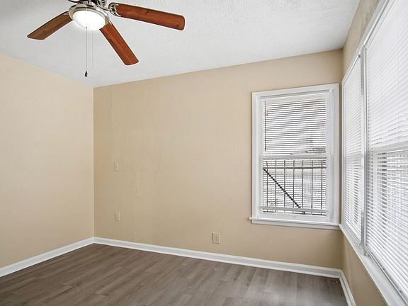 5th image of 2818 E Houston St