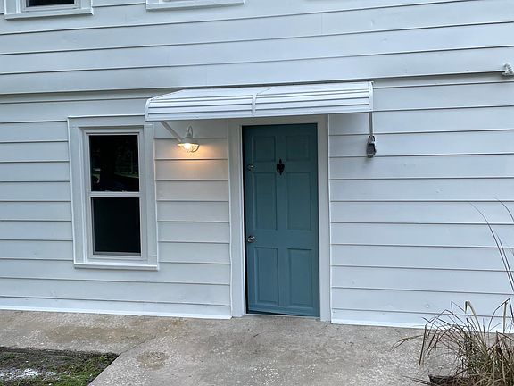 3rd image of 304 Live Oak St APT B