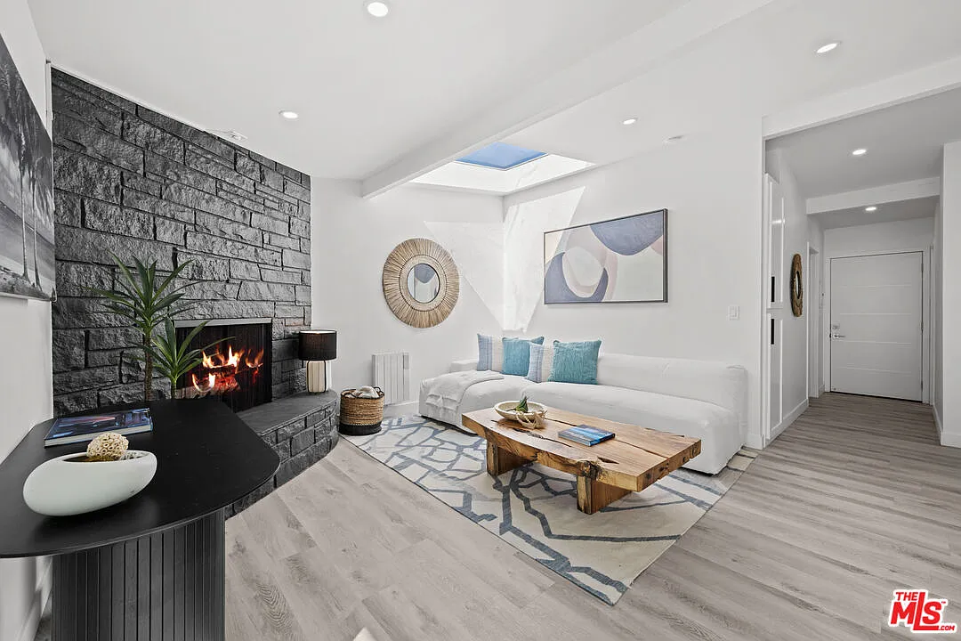 2 bed, 2.0 bath, $10,250 — Photo 4